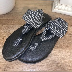 🍀5/$45🍀 Sanuk Yoga Sling Sandals
